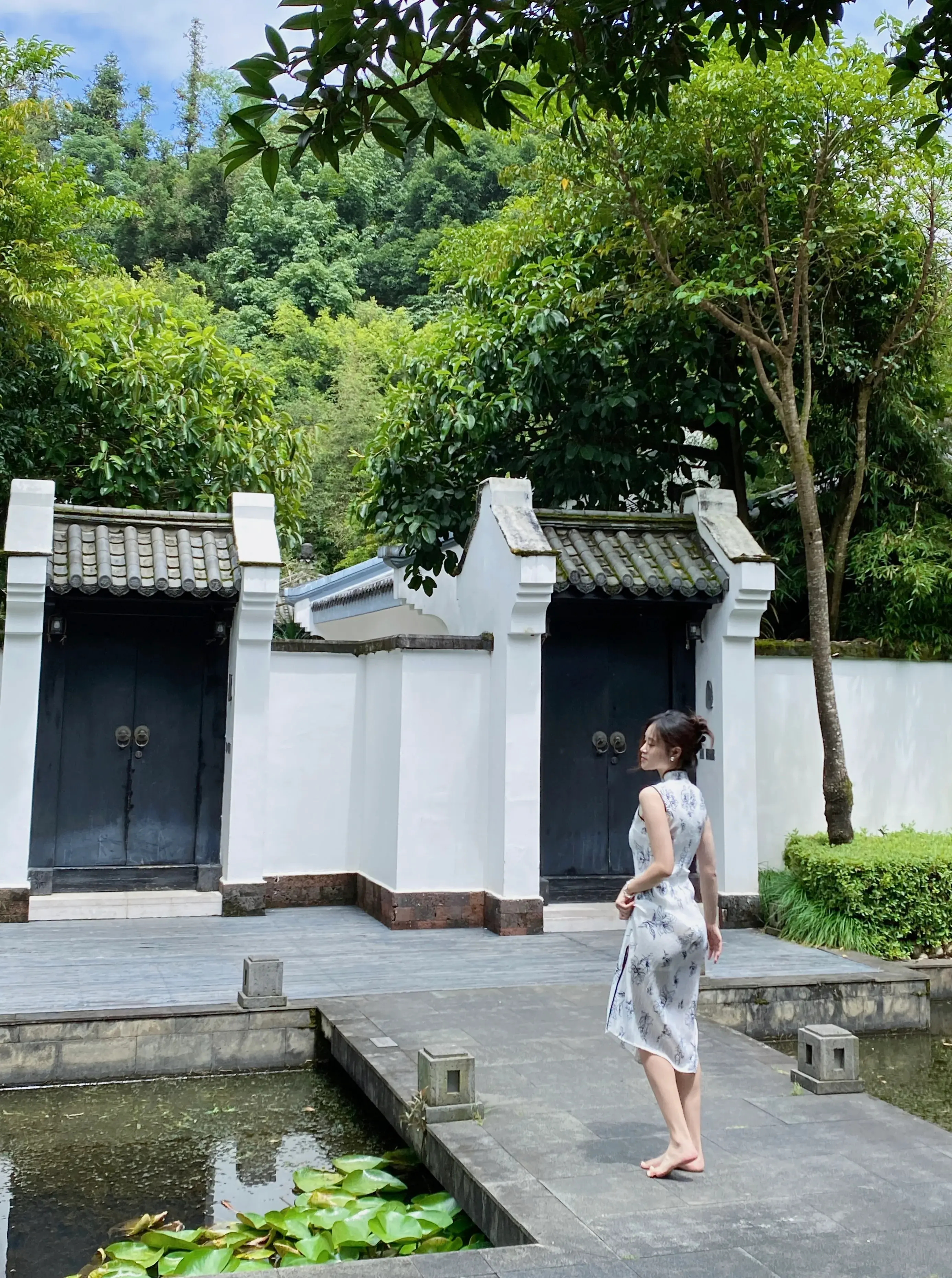 2.19午自然醒后漫步和顺古镇，中午退房，下午打卡热海，司莫那村+大地茶海，换酒店前往悦榕庄