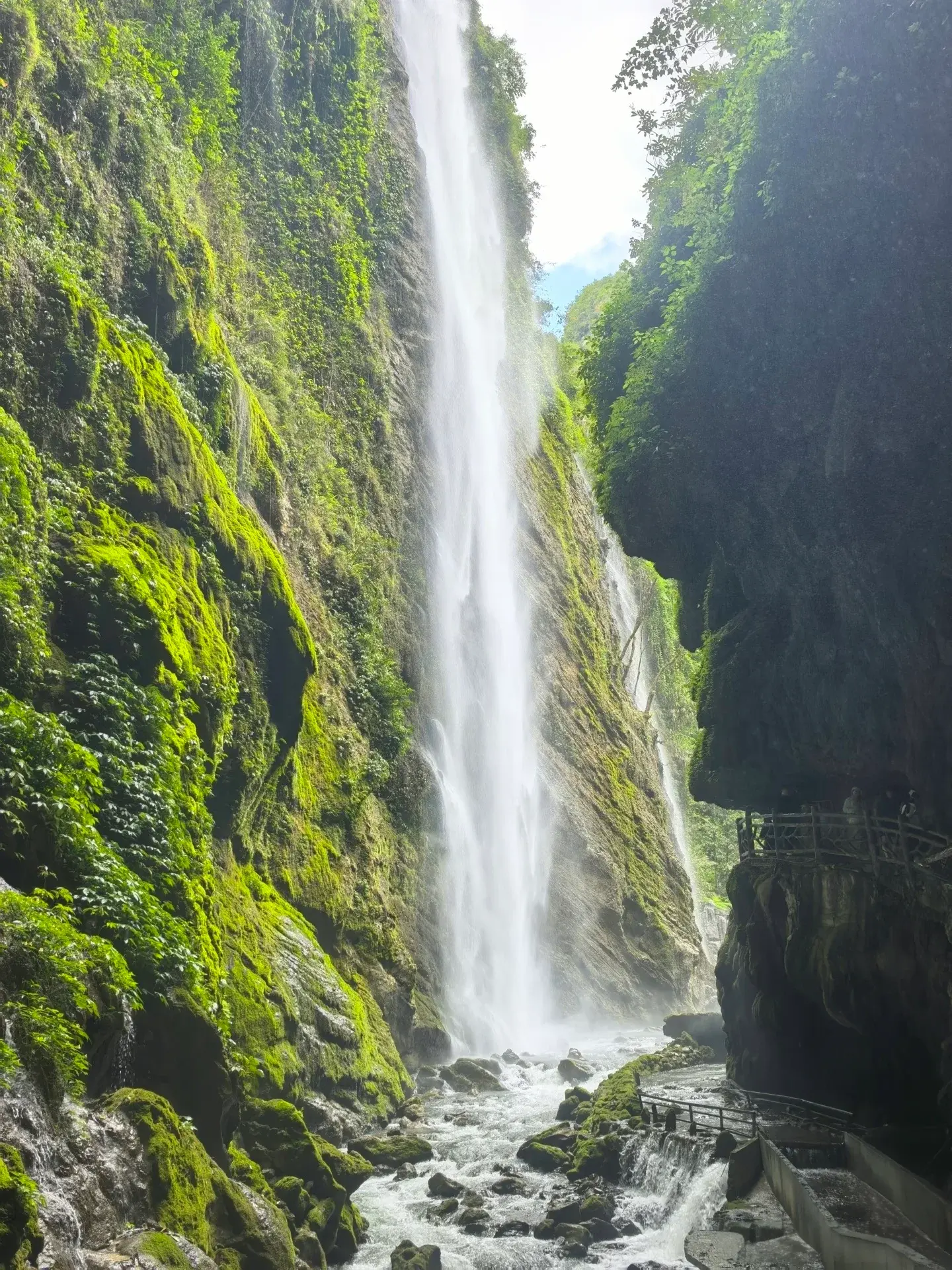 8.5 古龙大峡谷漂流，入住崇左丽世
