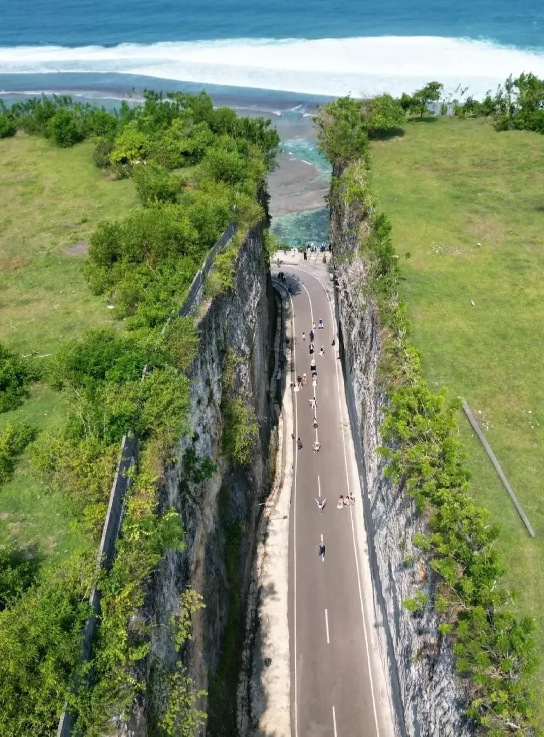 退房后去滑翔伞+乌鲁瓦图悬崖公路、情人崖、金巴兰日落+换酒店